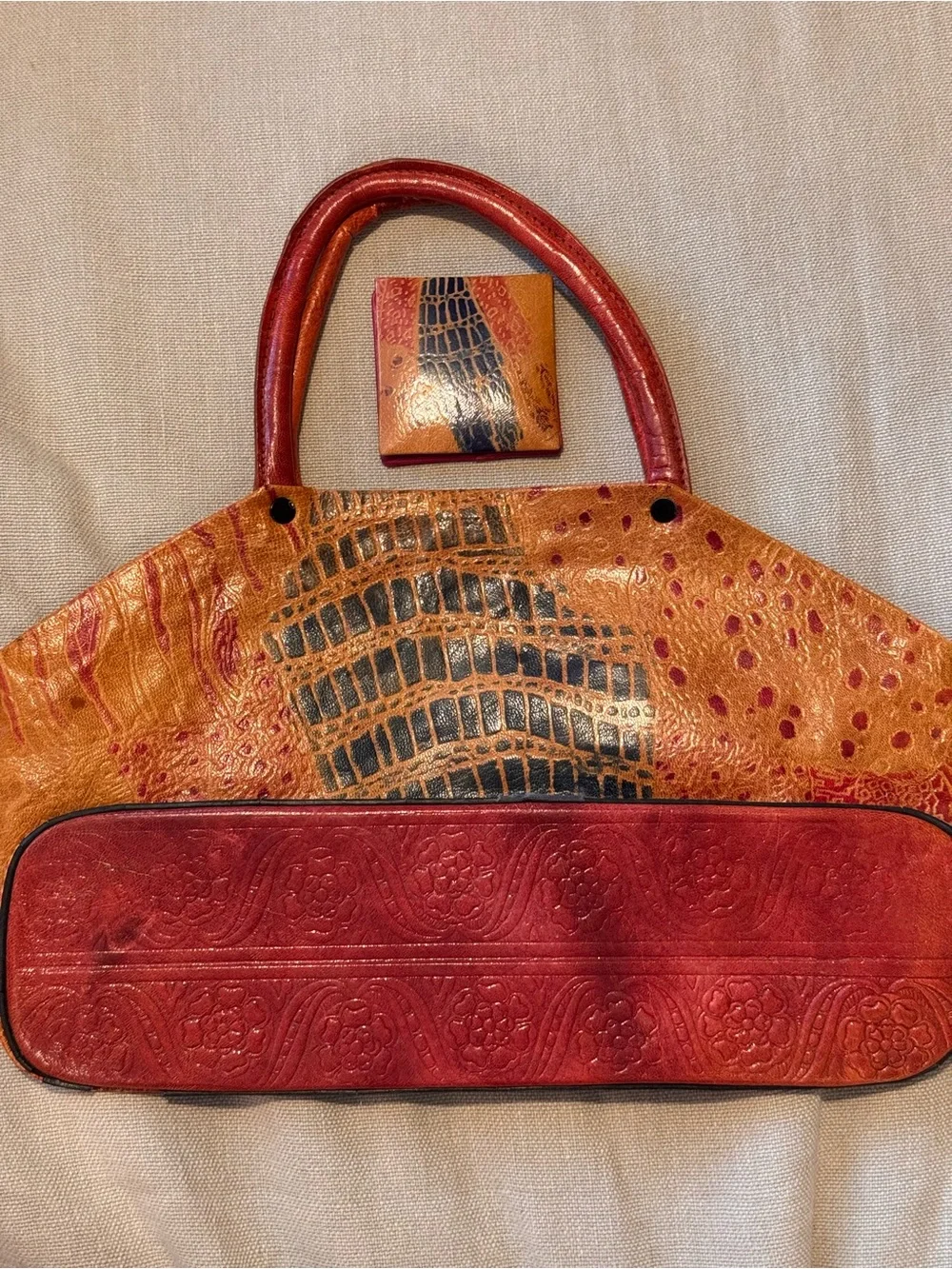 VTG Handcrafted Embossed Leather Handbag with Matching Coin Purse